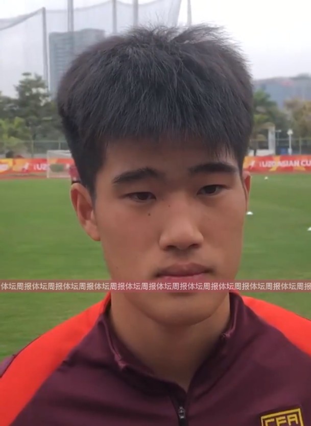  U20國(guó)足球員彭嘯：首戰(zhàn)獲勝樹(shù)立很大信心，下半場(chǎng)沒(méi)發(fā)揮出水平
