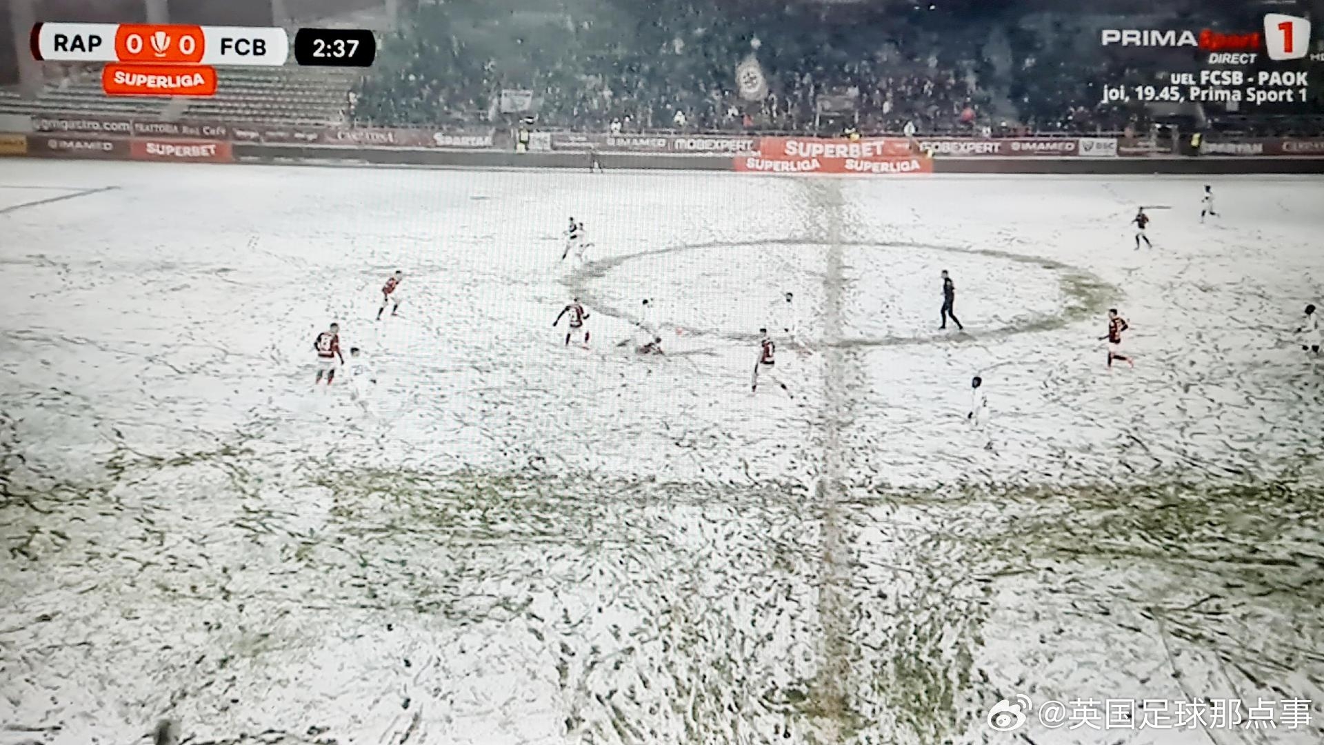  昨晚的羅馬尼亞聯賽，場內下大雪，客隊還被允許穿白色球衣……