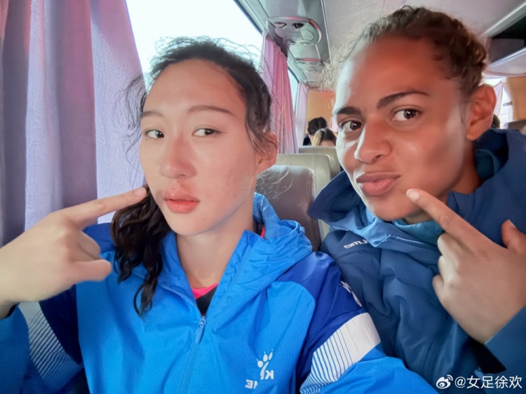  神勇！女足國門徐歡曬照，比賽中被球砸臉仍力保球門不失