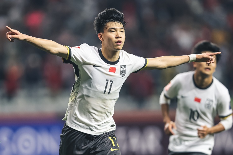  北青體育：18歲“跳級生”王鈺棟有望進(jìn)入國足客戰(zhàn)沙特名單！